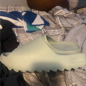 Yeezy slide salt size 11 gently worn